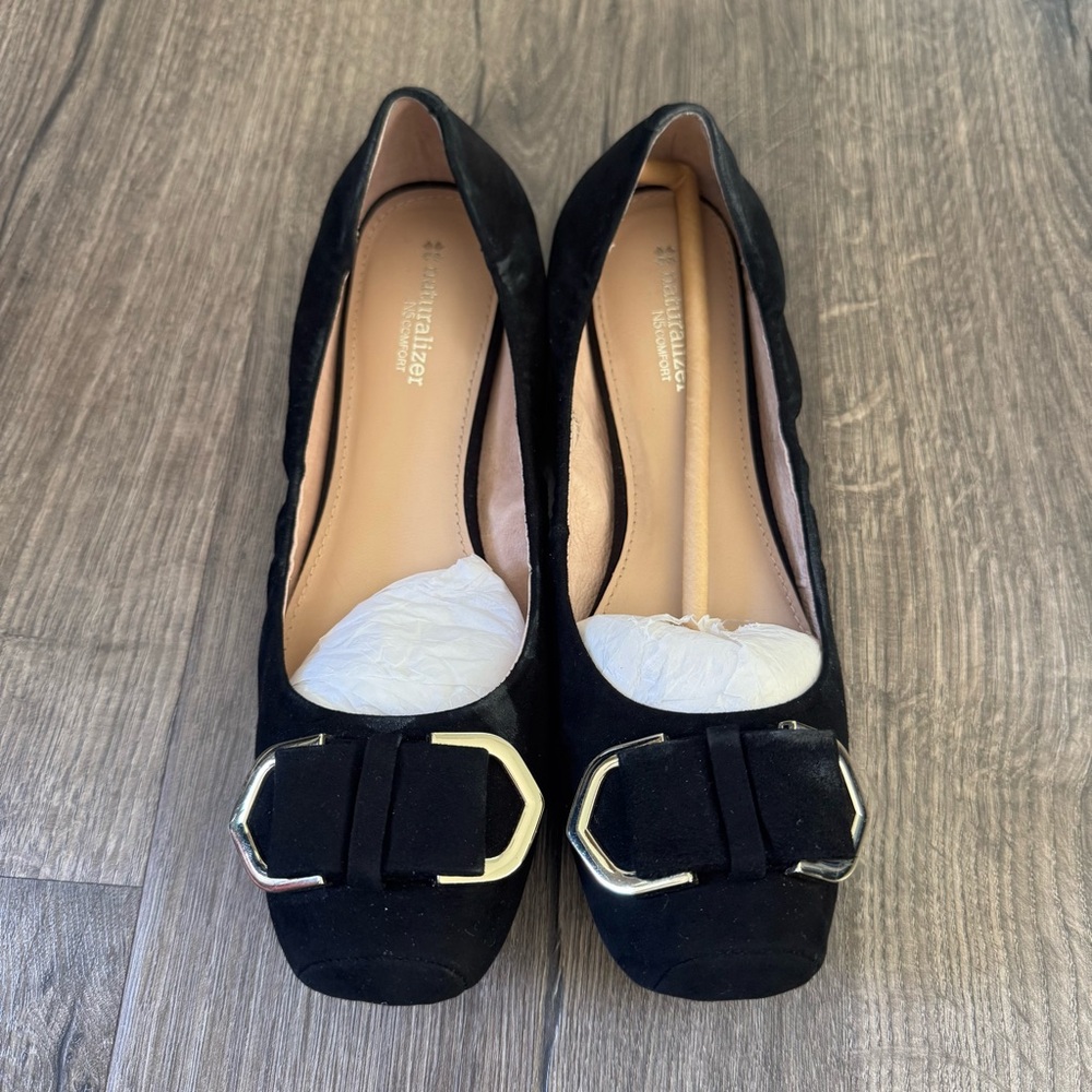 Naturalizer Black Suede Flats with Gold Buckle size 7.5 women N5 comfort
